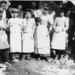 por 11  The experience of working children.